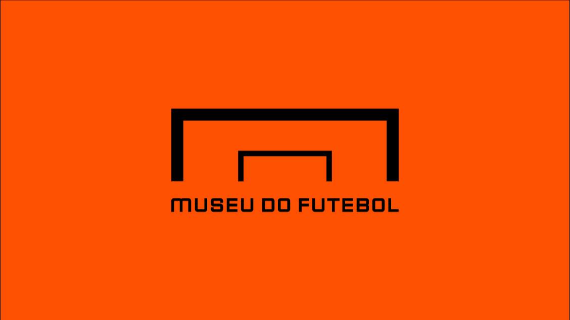 Logo do Museu do Futebol em fundo laranja
